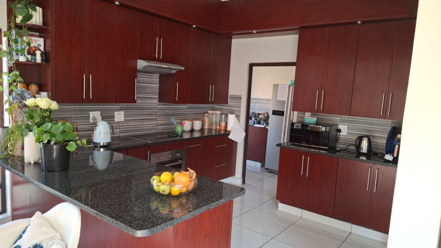 4 Bedroom Property for Sale in Buffelspoort Eco Estate North West